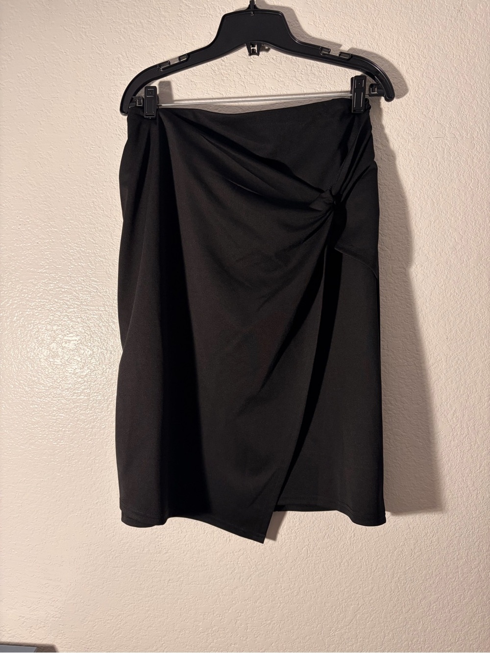 Knot-Detail Black Pencil Skirt